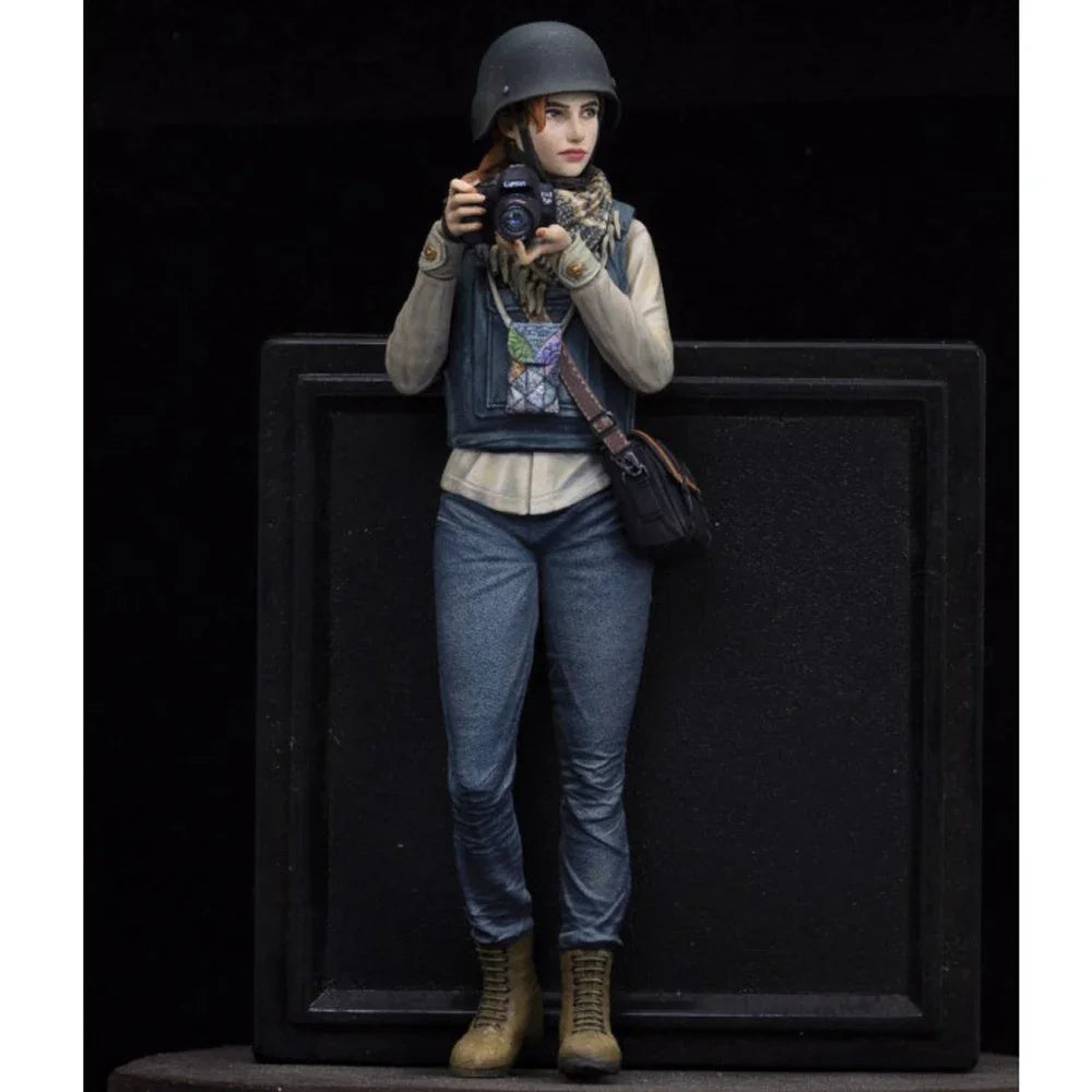 1/16 Modern Tactical Operator in Cream Knit Sweater, Resin Model Figure Kit, Unassembled and Unpainted