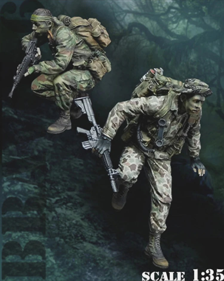 1/35 Modern Operators Advancing with Rifles, 4 Figures, Resin Model Figure Kit, Unassembled and Unpainted