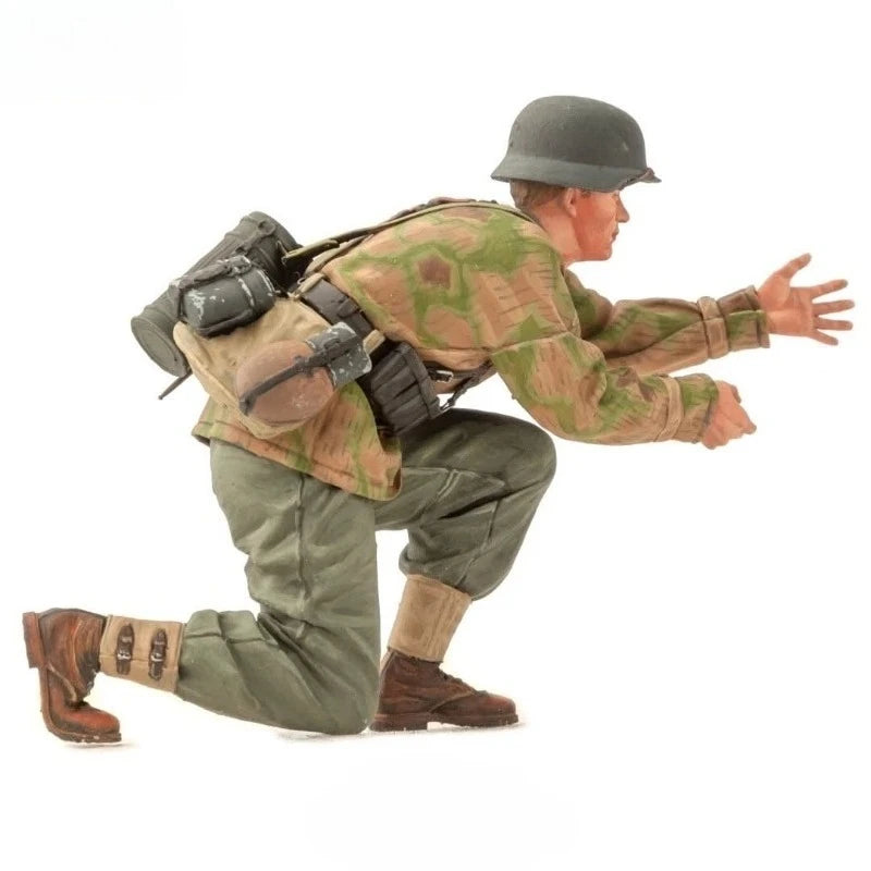 1/16 WWII German Field Artillery Gunner, Resin Model Figure Kit, Unassembled and Unpainted