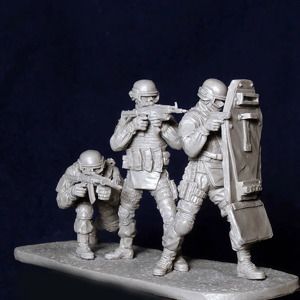1/35 Modern Special Forces Personnel, 3 Figures, Resin Model Figure Kit, Unassembled and Unpainted