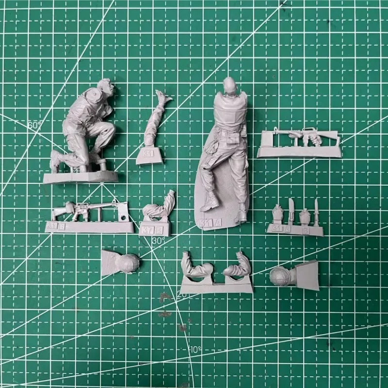 1/35 Modern US Marine Corps, 2 Figures, Resin Model Figure Kit, Unassembled and Unpainted