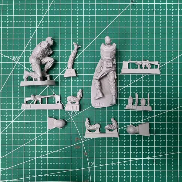 1/35 Modern US Marine Corps, 2 Figures, Resin Model Figure Kit, Unassembled and Unpainted