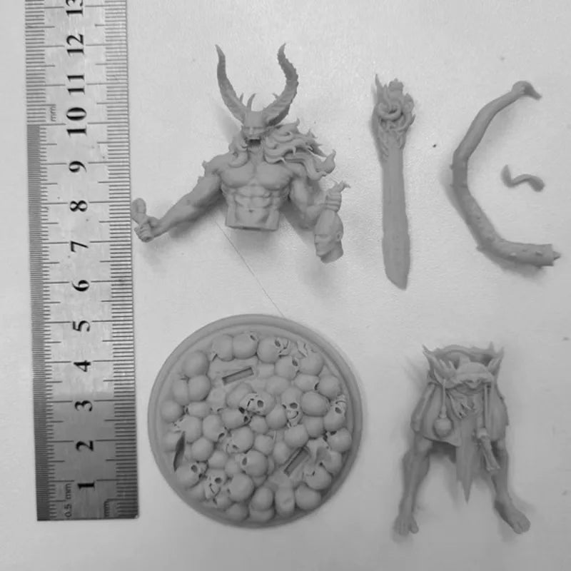 1/24 Horned Demon Warrior with Glaive, Resin Model Figure Kit, Fantasy Theme, Unassembled and Unpainted