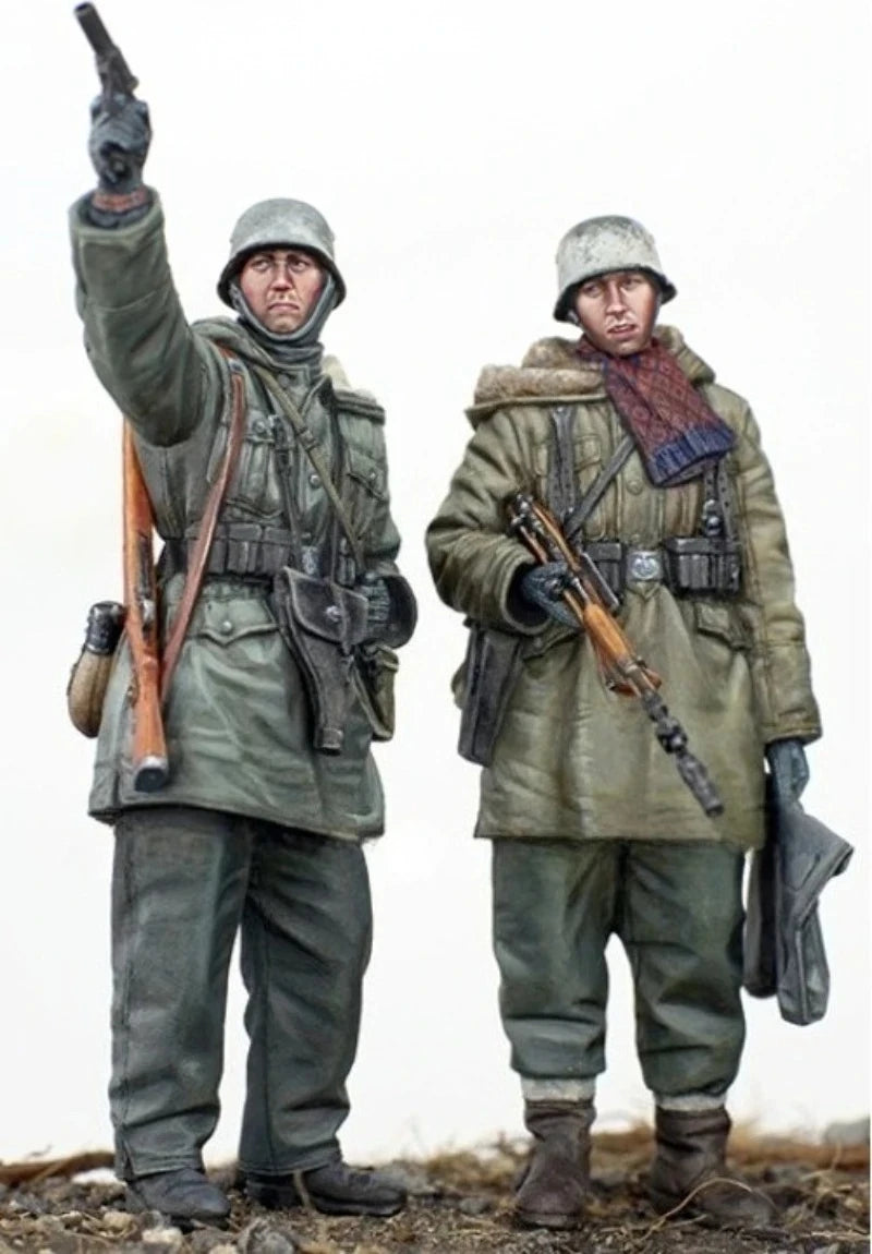 1/35 WWII German Grenadier with Raised Rifle and MP40 Gunner, 2 Figures, Resin Model Figure Kit, Unassembled and Unpainted