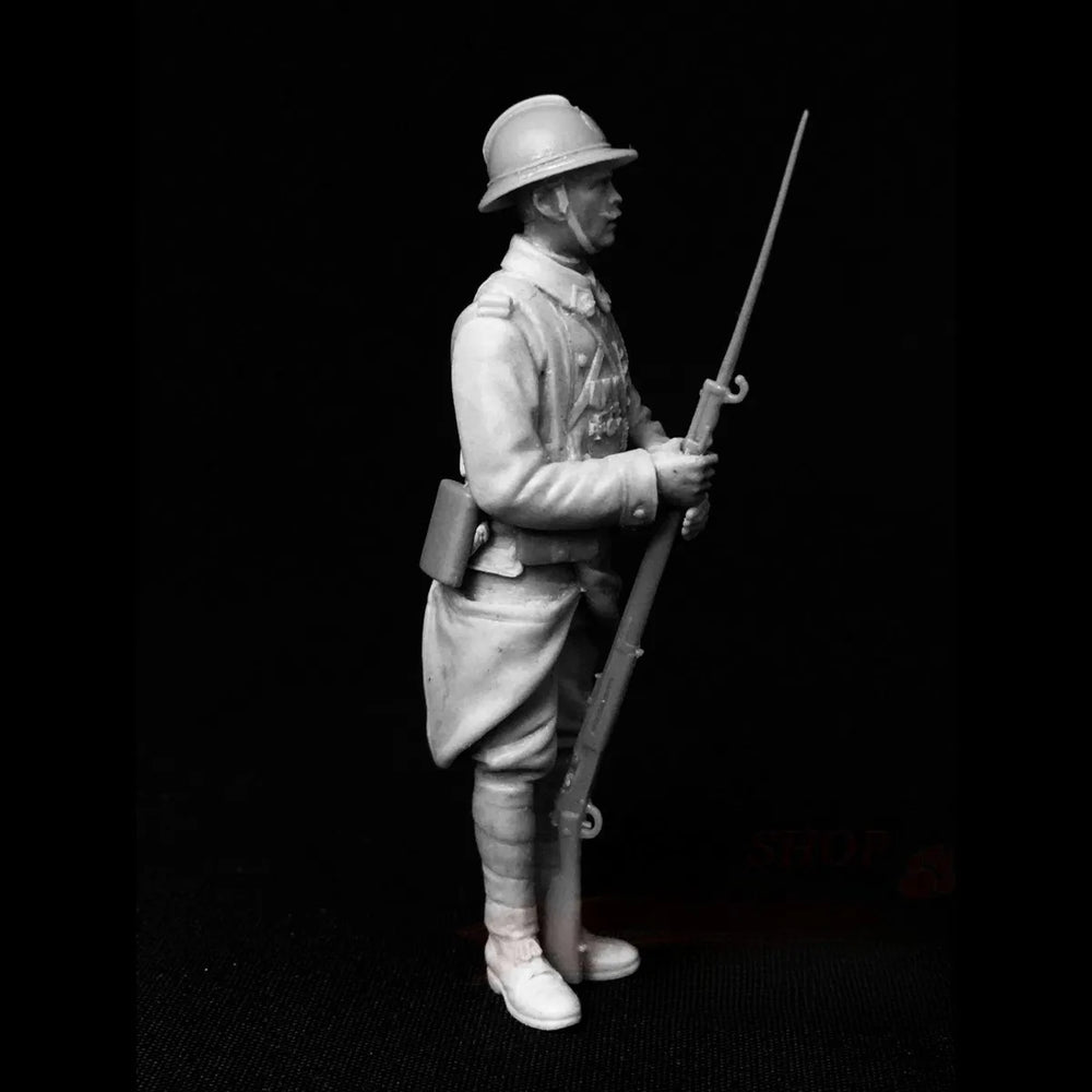 1/35 WWI Soldier with Pith Helmet, Resin Model Figure Kit, Unassembled and Unpainted