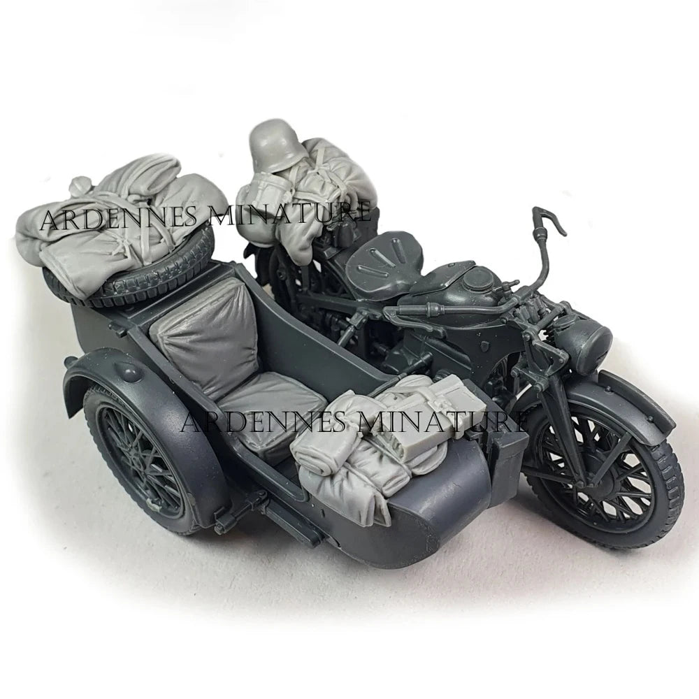 1/35 WWII German Motorcycle with Sidecar & Soldiers, 2 Figures, Resin Model Diorama Kit, Unassembled and Unpainted