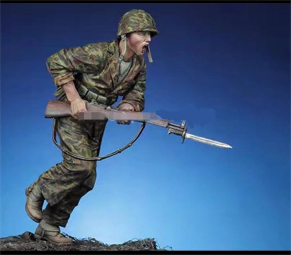 1/35 WWII Infantryman Charging with Rifle, Resin Model Figure Kit, Unassembled and Unpainted