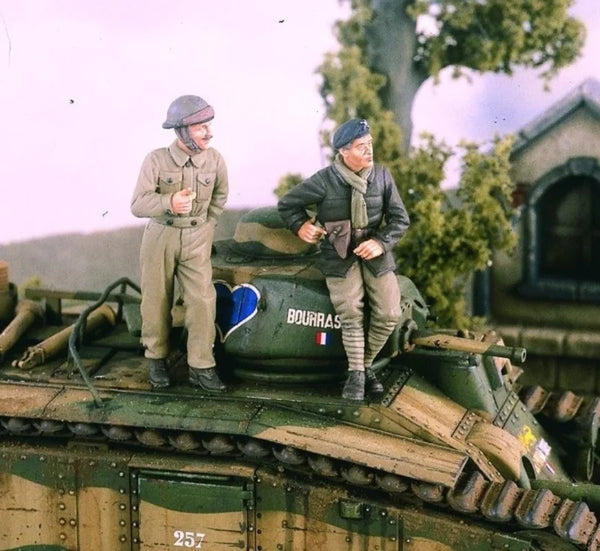1/35 WWII French Tank Crew, 2 Figures, Resin Model Figure Kit, Unassembled and Unpainted