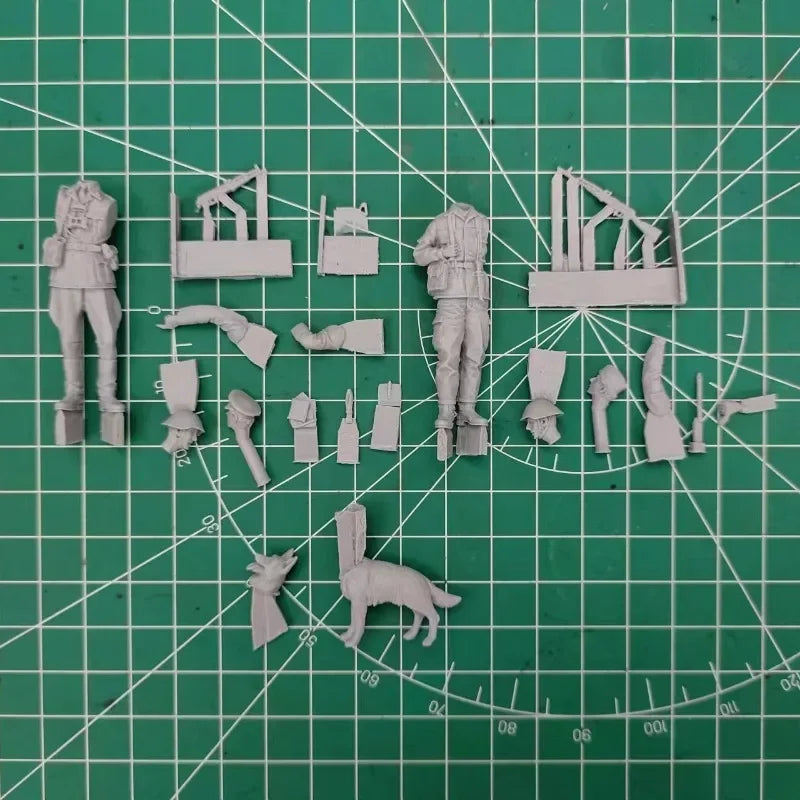 1/35 WWI German Officers with Dog, 3 Figures, Resin Model Figure Kit, Unassembled and Unpainted