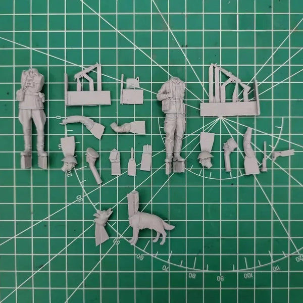 1/35 WWI German Officers with Dog, 3 Figures, Resin Model Figure Kit, Unassembled and Unpainted