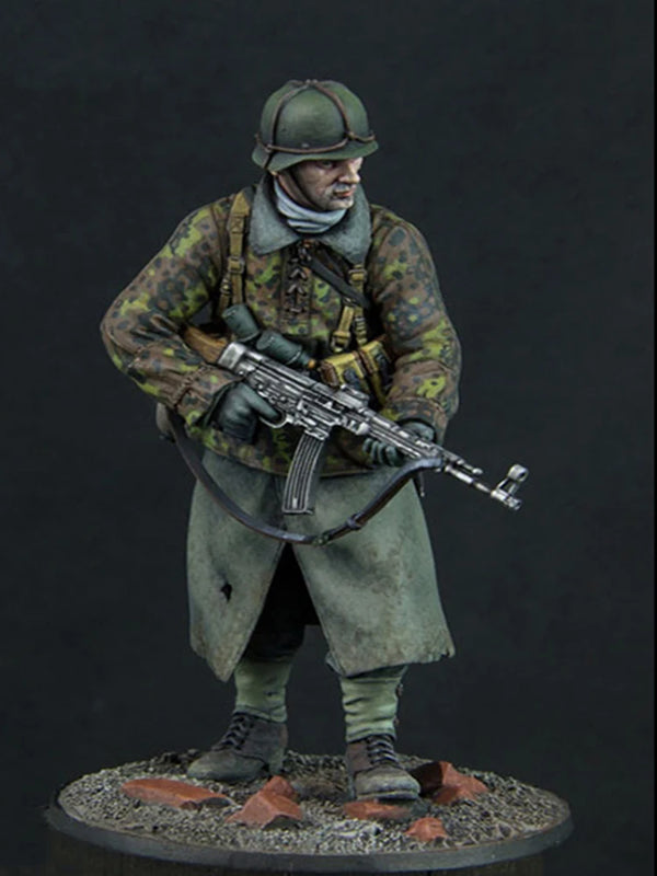 1/24 WWI Soldier in Winter Combat Gear, Resin Model Figure Kit, Unassembled and Unpainted