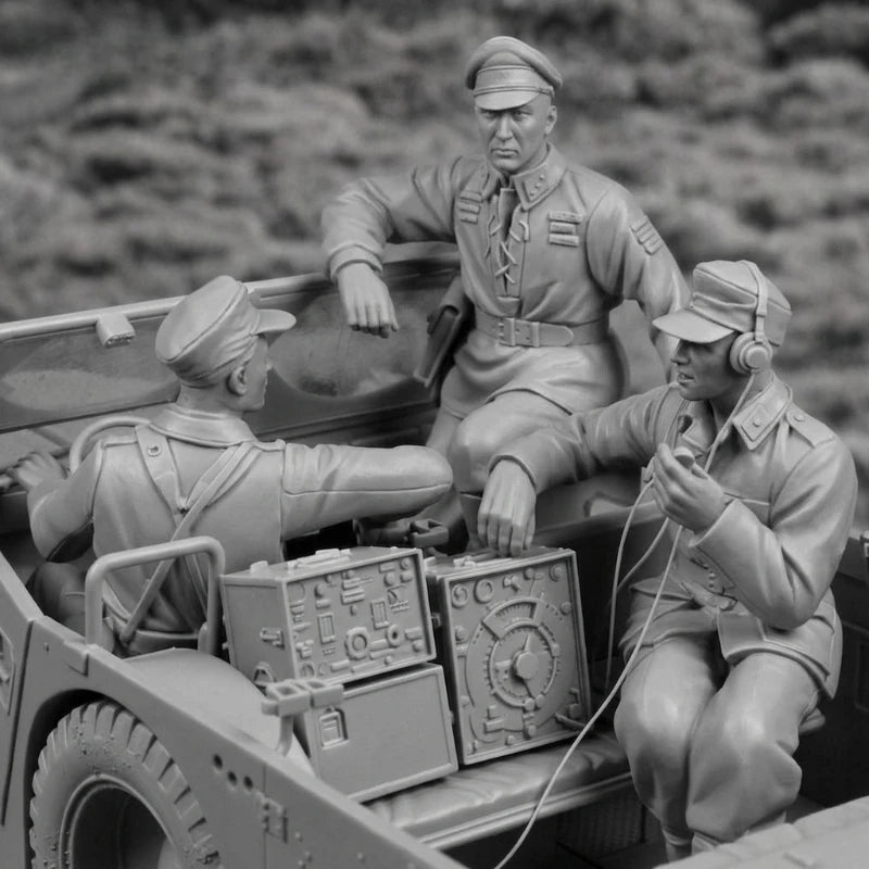 1/35 WWII German Vehicle-Mounted Squad, 3 Figures, Resin Model Figure Kit, Unassembled and Unpainted
