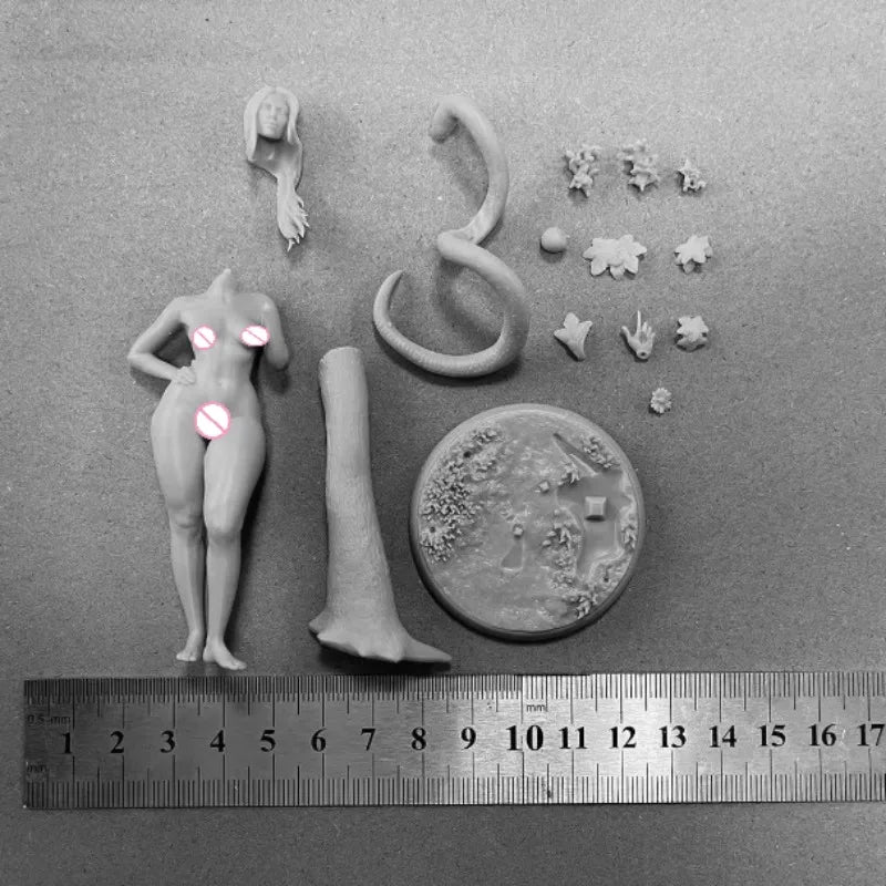 1/24 Woman with Serpent, Resin Model Figure Kit, Fantasy Theme, Unassembled and Unpainted