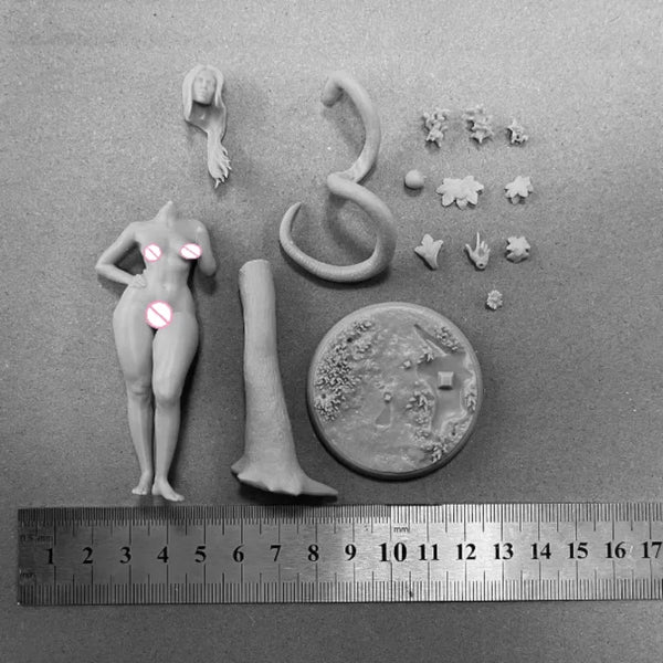 1/24 Woman with Serpent, Resin Model Figure Kit, Fantasy Theme, Unassembled and Unpainted