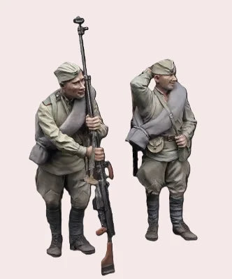 1/35 Soldier, 2 Figures, Resin Model Figure Kit, Military Theme, Unassembled and Unpainted