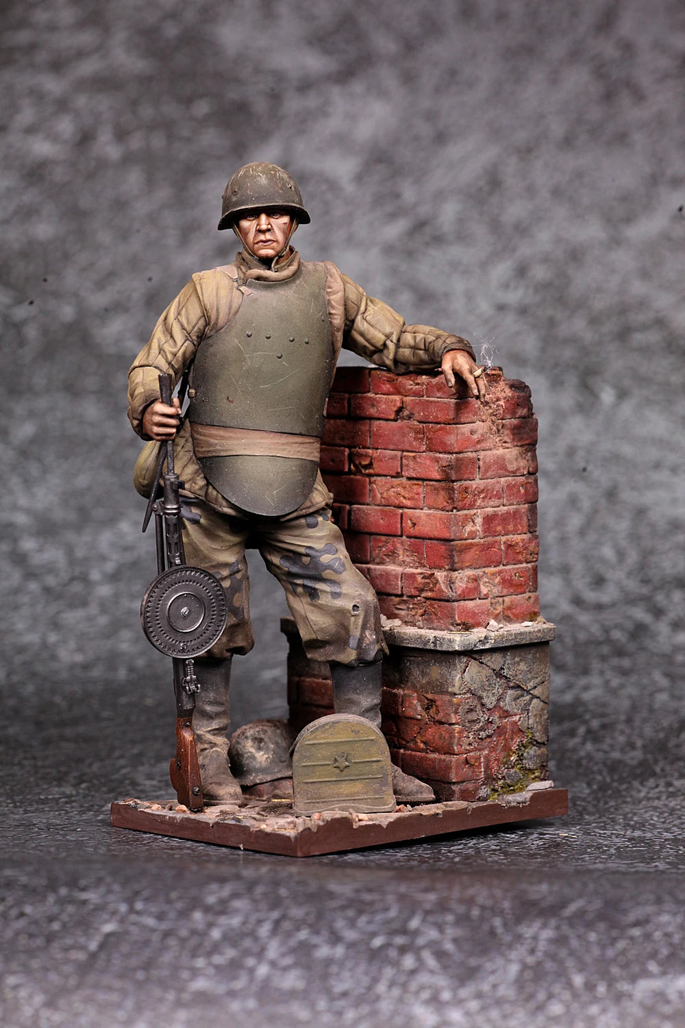 1/35 WWI Soldier with Sandbag Fortification, Resin Model Figure Kit, Unassembled and Unpainted
