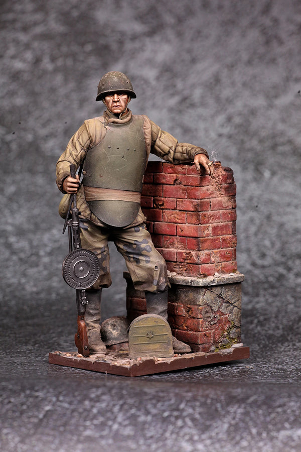 1/35 WWI Soldier with Sandbag Fortification, Resin Model Figure Kit, Unassembled and Unpainted