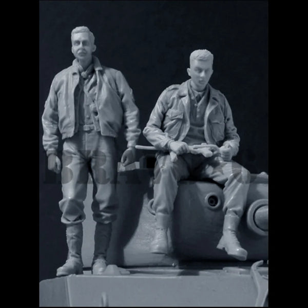 1/35 WWII Military with Vehicle, 2 Figures, Resin Model Figure Kit, Unassembled and Unpainted