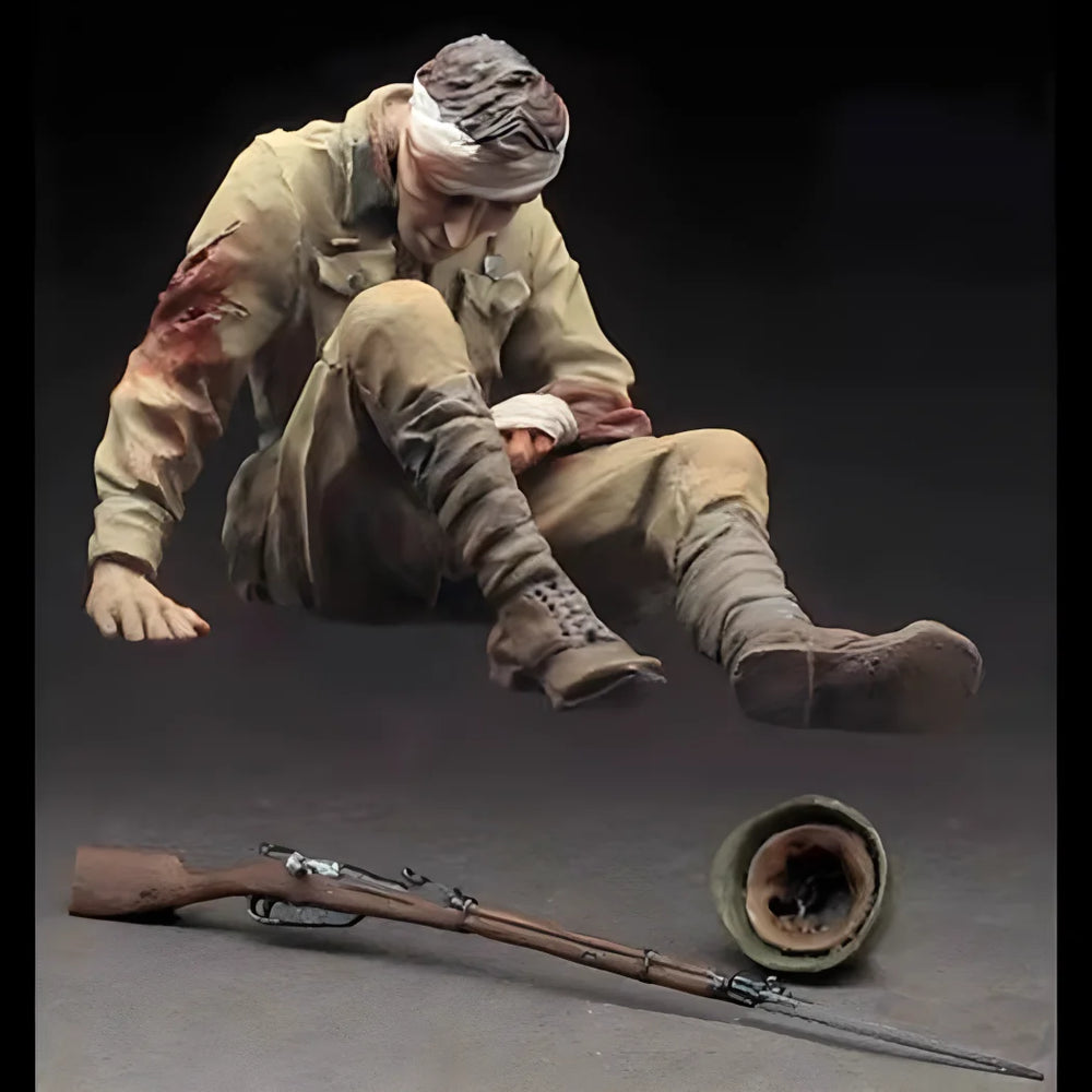1/35 WWII Soviet Sniper with Wounded Soldiers, 2 Figures, Resin Model Figure Kit, Unassembled and Unpainted