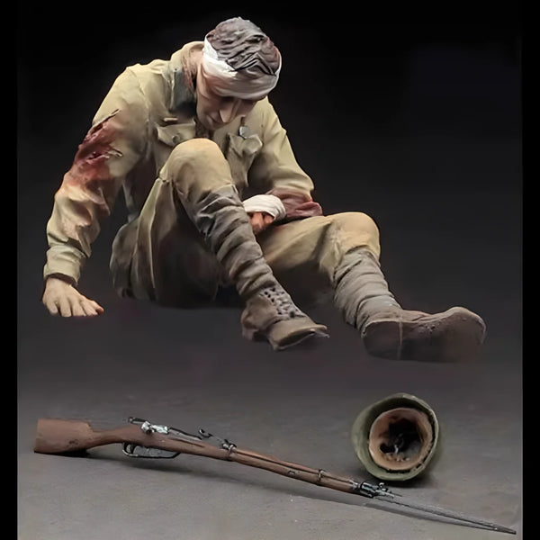 1/35 WWII Soviet Sniper with Wounded Soldiers, 2 Figures, Resin Model Figure Kit, Unassembled and Unpainted