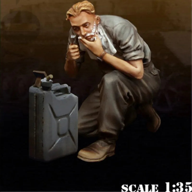 1/35 WWII German Officer Crouched with Binoculars, Resin Model Figure Kit, Unassembled and Unpainted