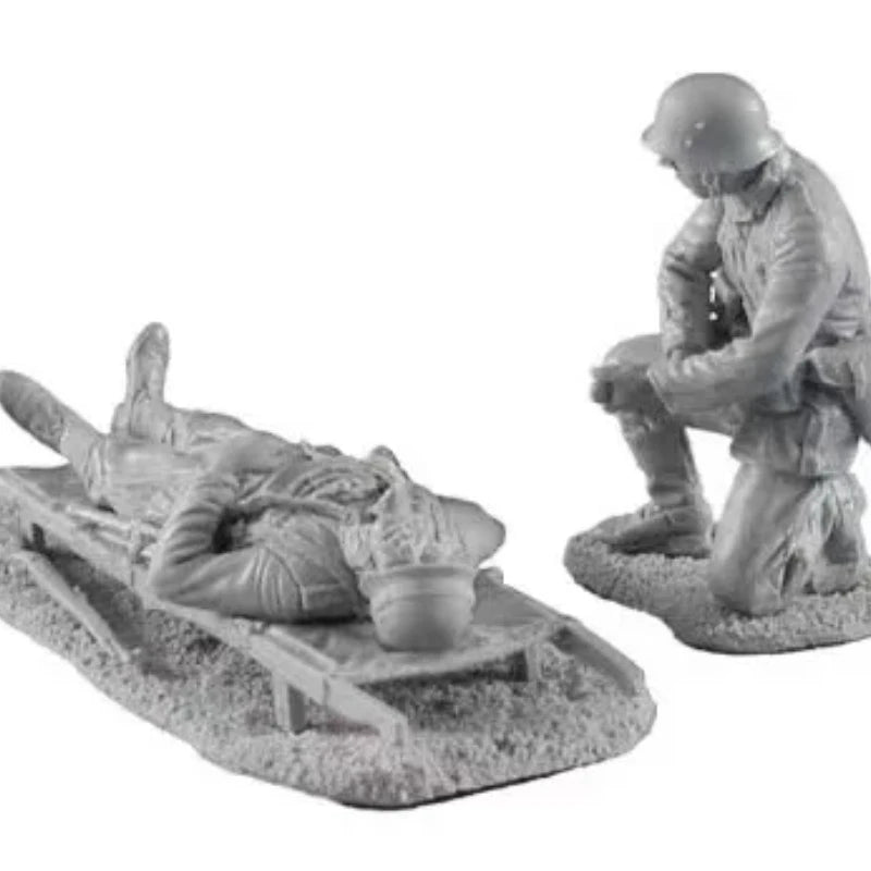1/35 WWII German Medical Crew, 4 Figures, Resin Model Figure Kit, Unassembled and Unpainted