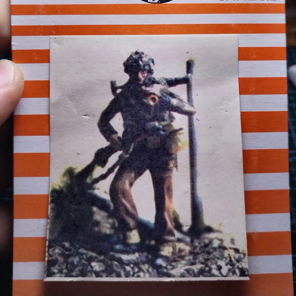 1/35 WWI British Infantryman Advancing with Bayonet, Resin Model Figure Kit, Unassembled and Unpainted