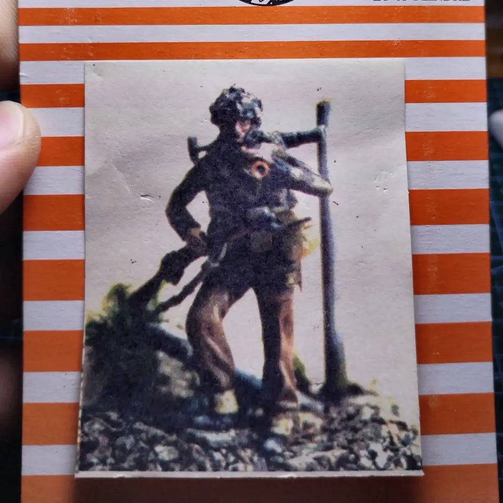 1/35 WWI British Infantryman Advancing with Bayonet, Resin Model Figure Kit, Unassembled and Unpainted