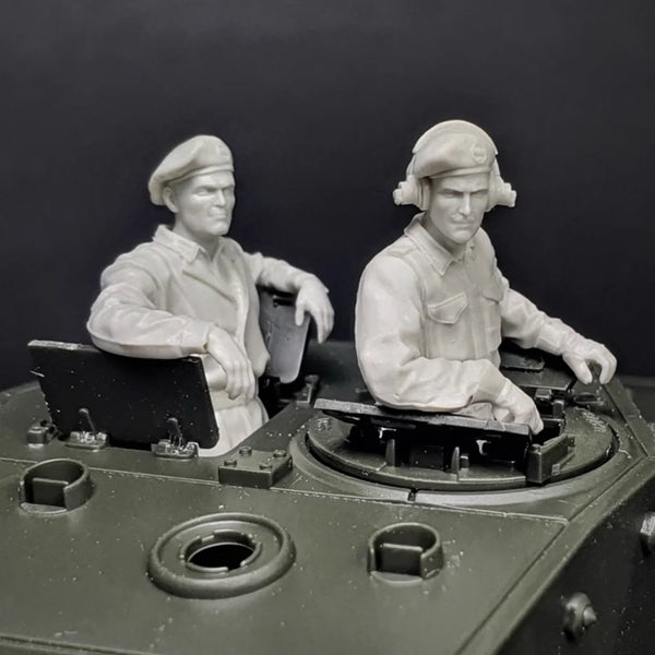 1/35 WWII British Tank Crew Manning Battle Stations, 4 Figures, Resin Model Figure Kit, Unassembled and Unpainted
