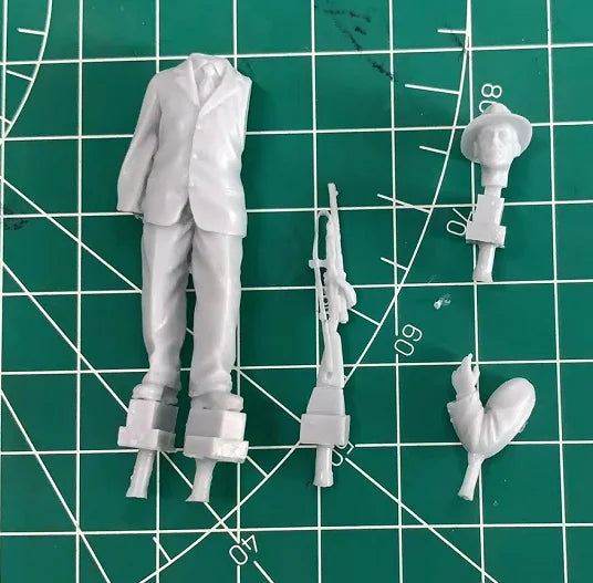 1/35 WWII Italian Soldier with Rifle, Resin Model Figure Kit, Unassembled and Unpainted