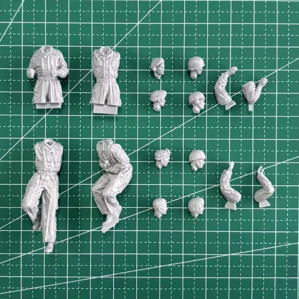 1/35 WWII British WWII Tank Crew, 4 Figures, Resin Model Figure Kit, Unassembled and Unpainted