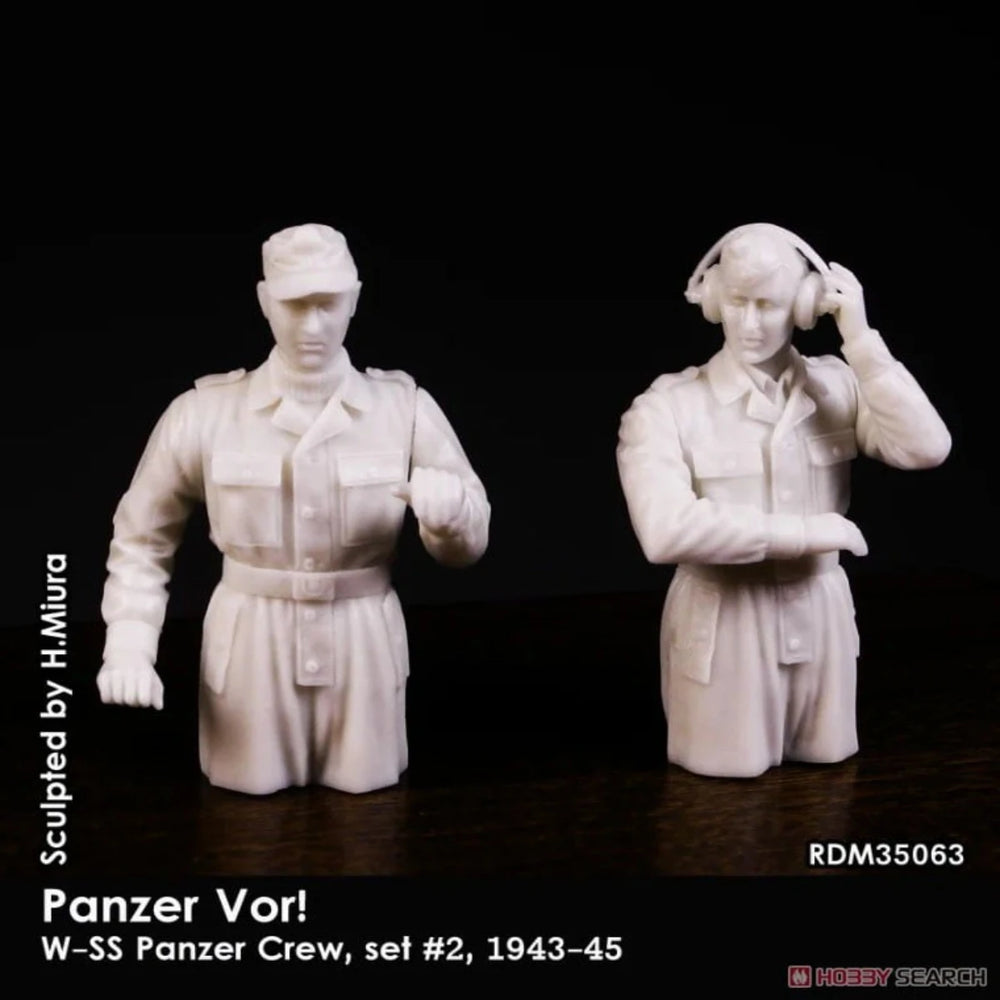 1/35 WWII German Panzer Crew No. 2, 2 Figures, Resin Model Figure Kit, Unassembled and Unpainted