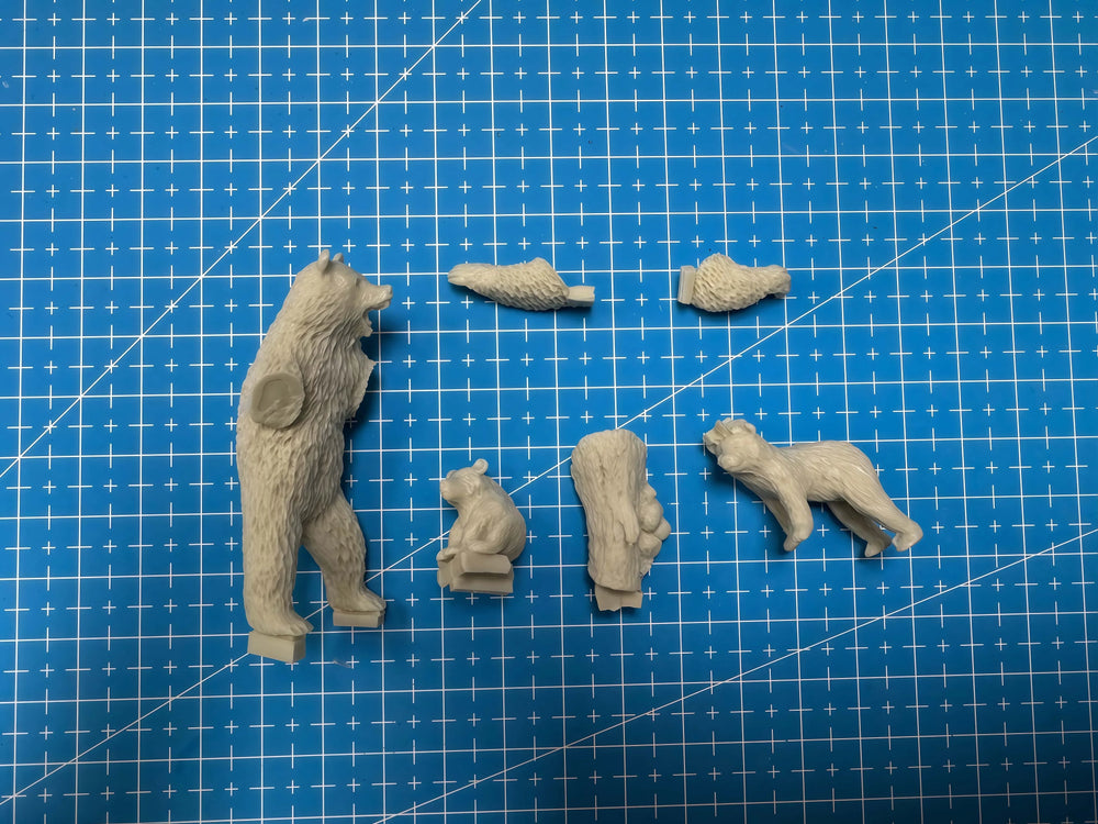 1/35 Bear Family Scene, 3 Figures, Resin Model Creature Kit, Wildlife Theme, Unassembled and Unpainted