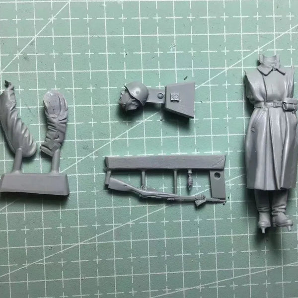 1/35 WWII Soviet Infantry 1941-43, Resin Model Figure Kit, Unassembled and Unpainted