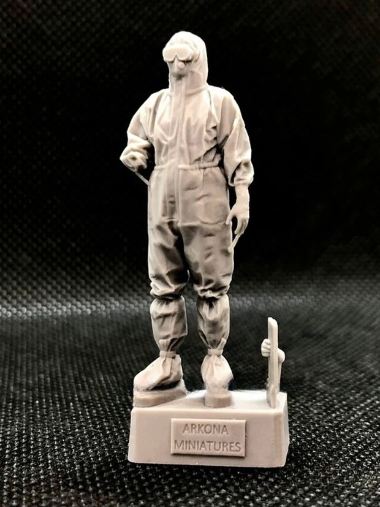 1/43 Modern Epidemic Doctor, Resin Model Figure Kit, Unassembled and Unpainted