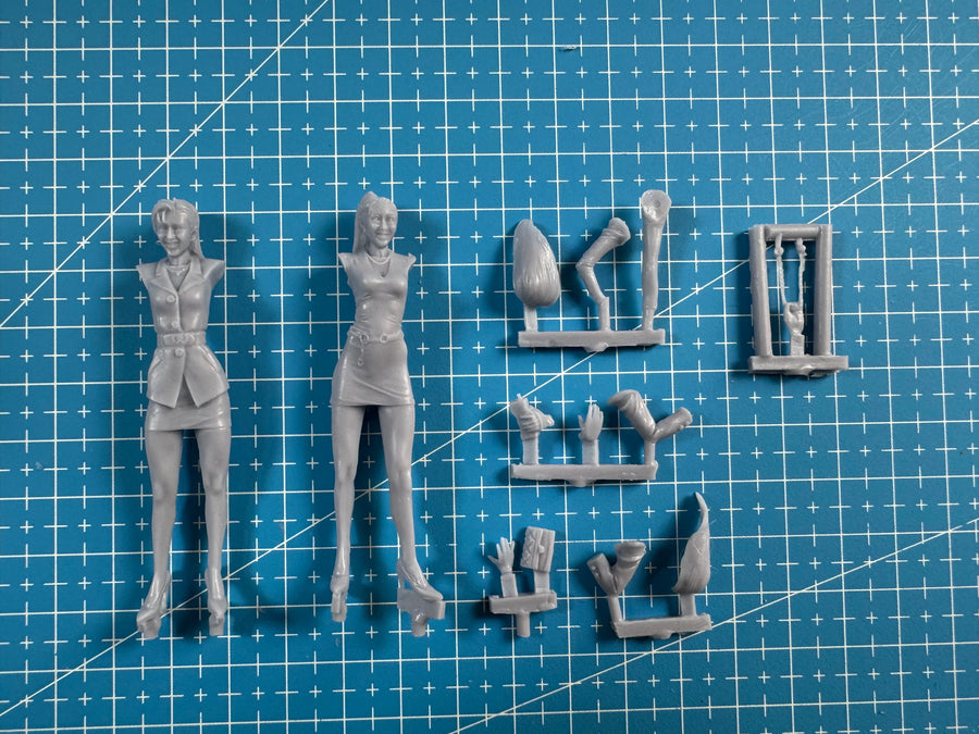 Realistic Female Figures Multi-Part Kit 1/24 Resin Figure Set - unpainted resin model kit