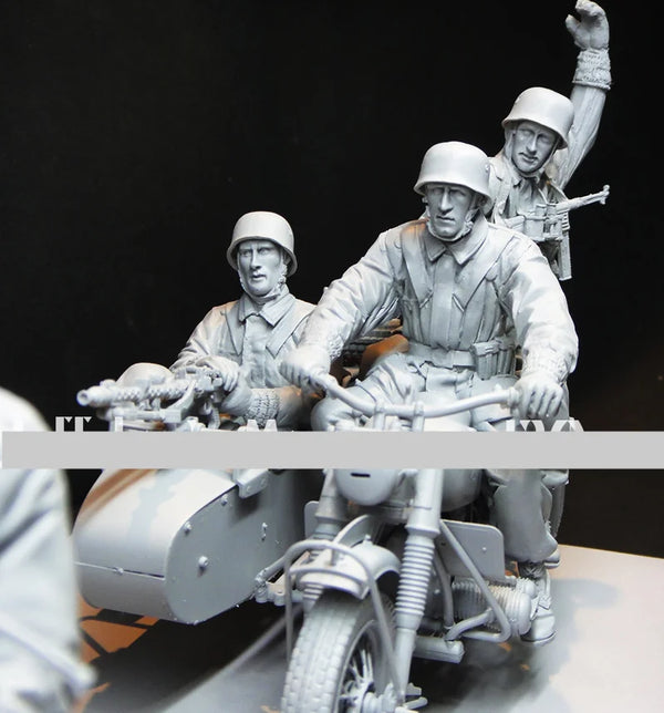 1/16 WWII German Soldiers with Motorcycle, 3 Figures, Resin Model Figure Kit, Unassembled and Unpainted