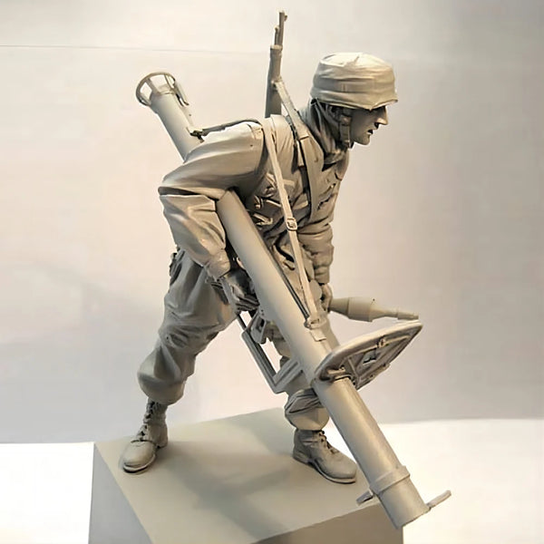 1/16 WWI British Infantry with Pith Helmet and Anti-Tank Rifle, Resin Model Figure Kit, Unassembled and Unpainted