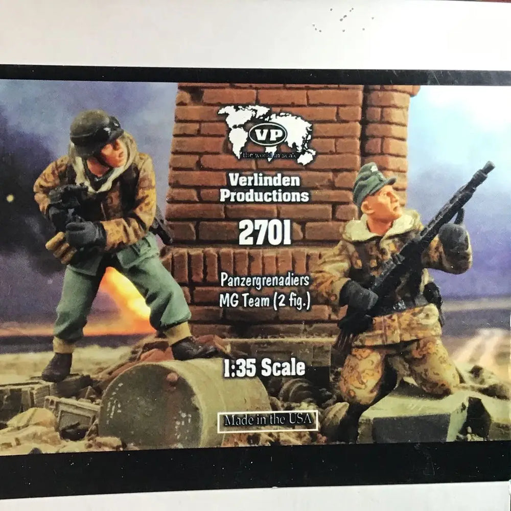 1/35 WWII German Panzergrenadiers Assaulting, 2 Figures, Resin Model Figure Kit, Unassembled and Unpainted