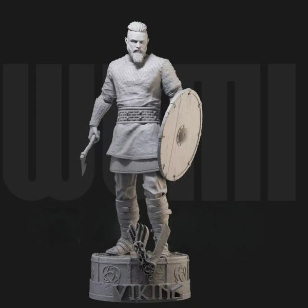 1/24 Medieval Viking Warrior with Round Shield and Sword, Resin Model Figure Kit, Unassembled and Unpainted