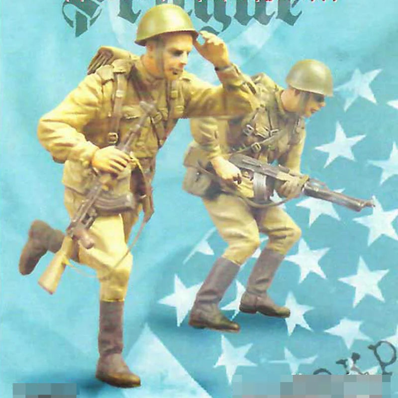 1/35 Cold War Soviet Infantrymen Charging and Firing, 2 Figures, Resin Model Figure Kit, Unassembled and Unpainted