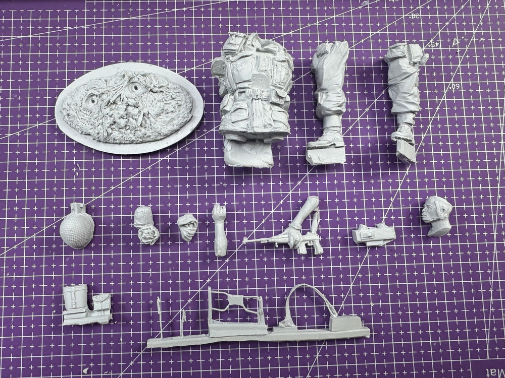 1/16 Modern Foreign Legion Soldier, Resin Model Figure Kit, Unassembled and Unpainted