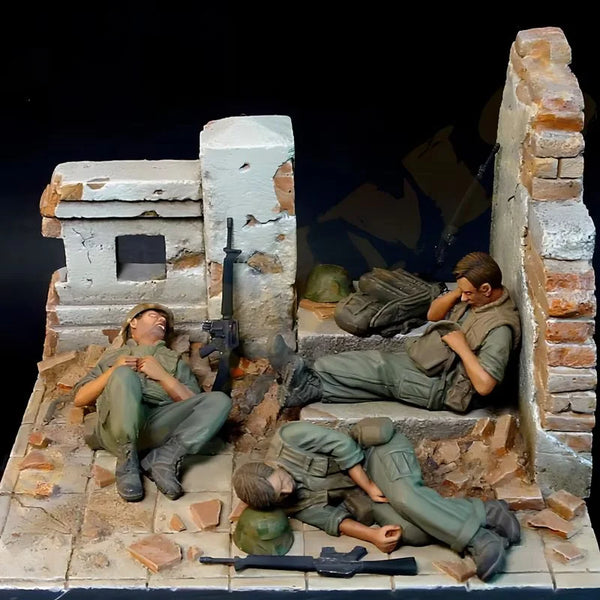 1/35 WWII Soldiers in Trench, 3 Figures, Resin Model Diorama Kit, Unassembled and Unpainted