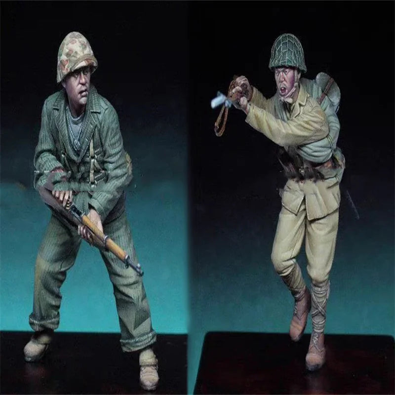 1/35 WWII Soviet Infantry Advancing and Throwing Grenade, 2 Figures, Resin Model Figure Kit, Unassembled and Unpainted