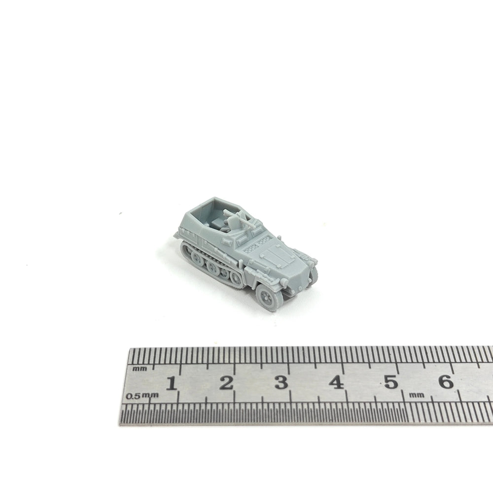 1/144 WWII Sd.Kfz.250/1 Armored Half-Track, Resin Model Vehicle Kit, Unassembled and Unpainted