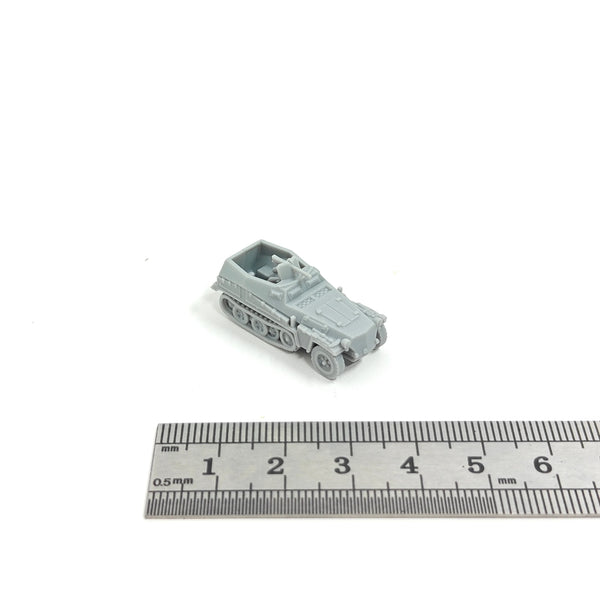 1/144 WWII Sd.Kfz.250/1 Armored Half-Track, Resin Model Vehicle Kit, Unassembled and Unpainted