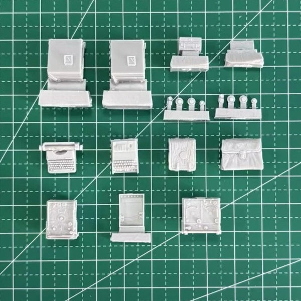 1/35 WWII German Radio Communications, 3 Figures, Resin Model Diorama Kit, Unassembled and Unpainted