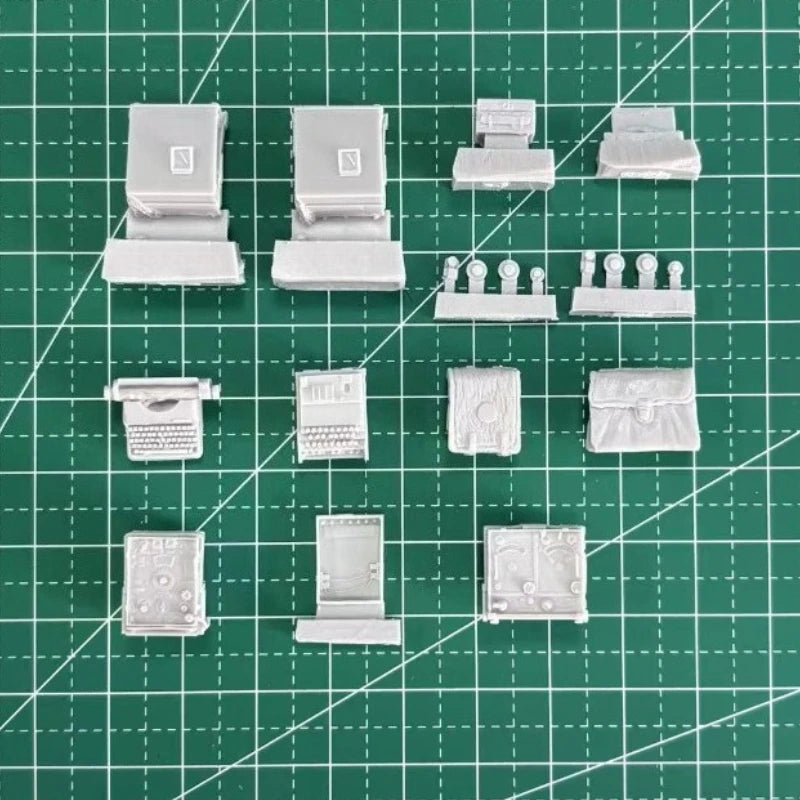 1/35 WWII German Radio Communications, 3 Figures, Resin Model Diorama Kit, Unassembled and Unpainted