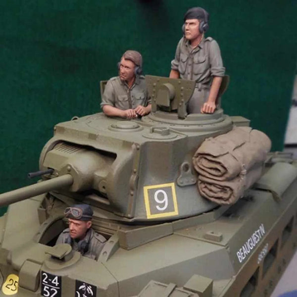 1/35 WWII Australian Tank Commander and Crew, 3 Figures, Resin Model Figure Kit, Unassembled and Unpainted