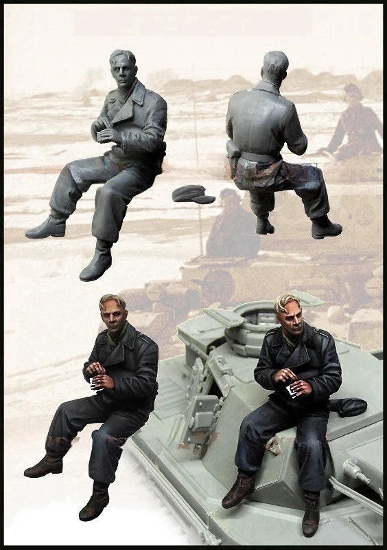 1/35 Modern Operators Running Crouching and Seated, 4 Figures, Resin Model Figure Kit, Unassembled and Unpainted